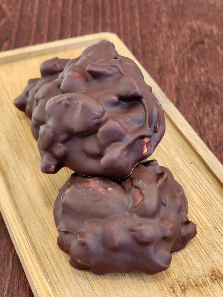 Simple, crunchy cluster packed with cashews, pecans and whole raw cacao beans from Ecuador with Ecuador and Belize Cacao, local honey and Himalayan salt.